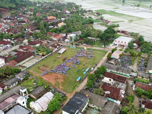 PRAMUKA WAJIB SMK YASMIDA AMBARAWA BERLANGSUNG MERIAH DI LAPANGAN WARGOMULYO
