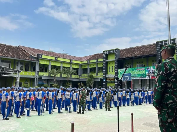 SMK Yasmida Serahkan Peserta MPLS kepada TNI untuk Pembinaan Karakter dan Kedisiplinan